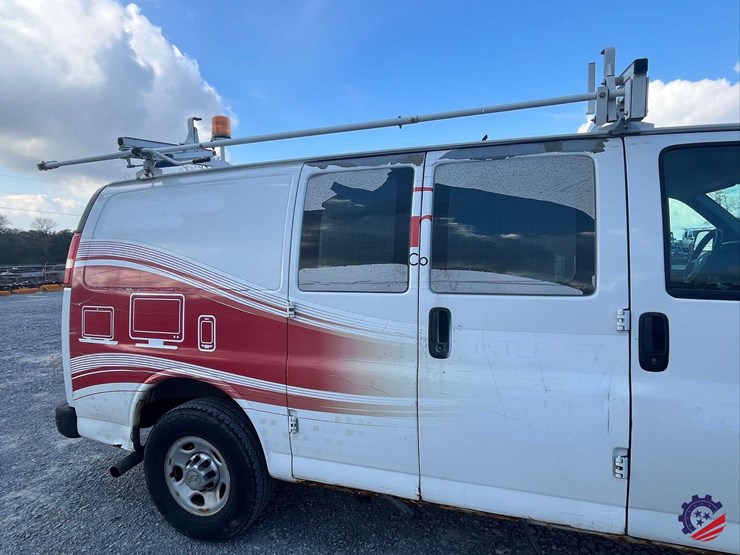 2012-chevrolet-express-van-image-32