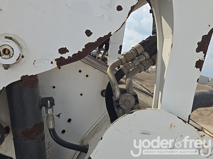 2021-bobcat-t595-image-35