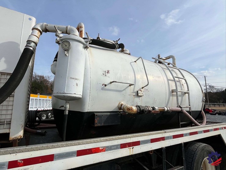 2005-freightliner-m2-business-class-s/a-water-truck-image-23