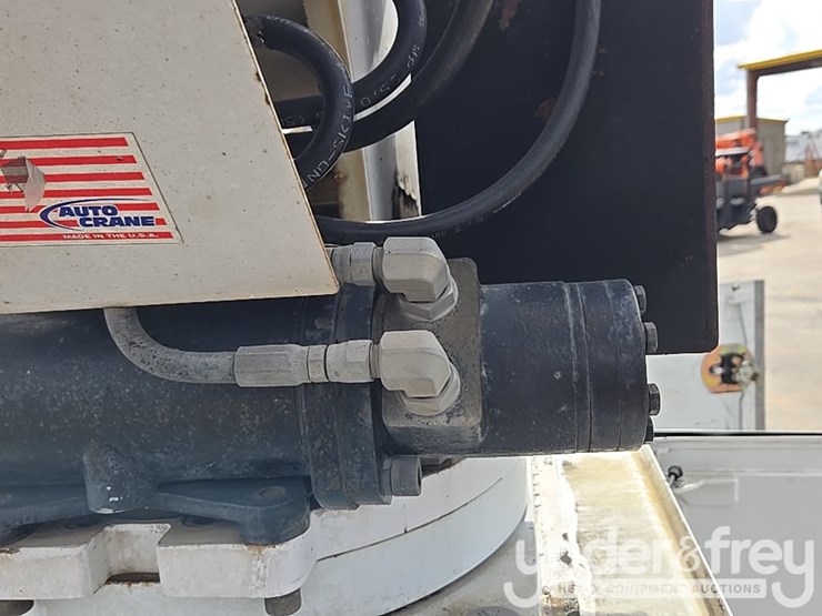 2014-dodge-service-truck-image-19