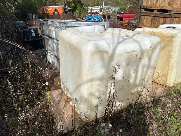 #131-•-250-gallon-plastic-tank-image-2