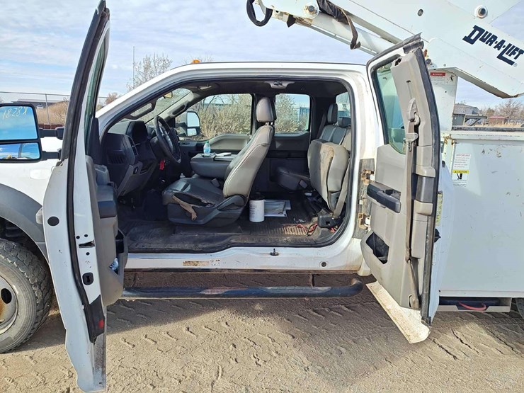 2017-ford-f550-image-16