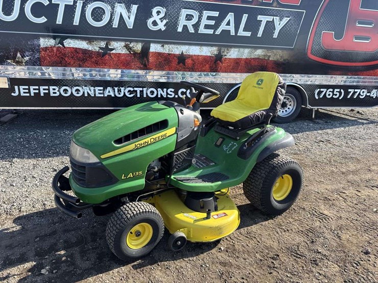 john-deere-la135-image-1