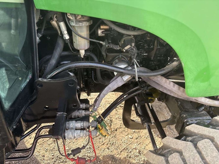 john-deere-3320-image-14