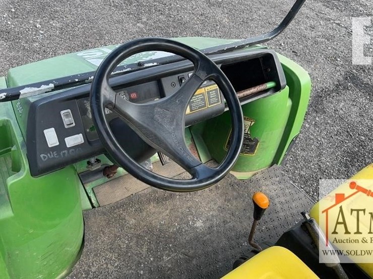 john-deere-gator-image-9
