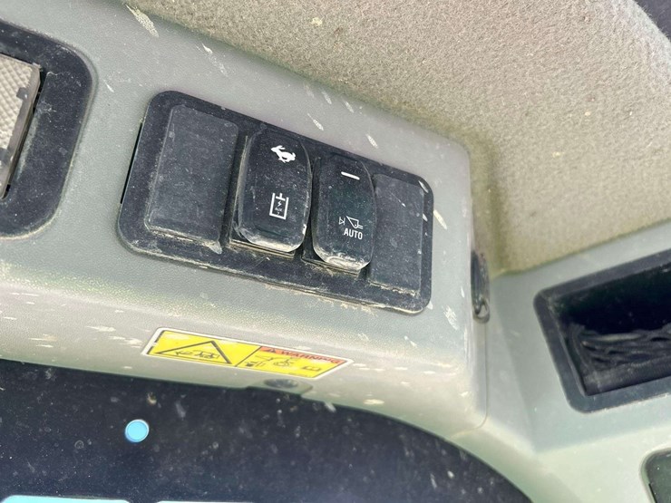 2020-caterpillar-259d3-image-14