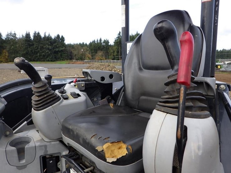 2019-deere-50g-image-21