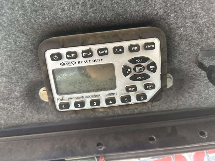 new-holland-l216-image-25