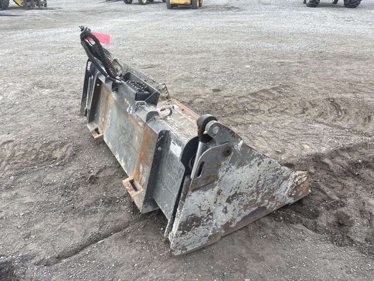 paladin-2016-4-way-hydraulic-skid-steer-bucket-image-4