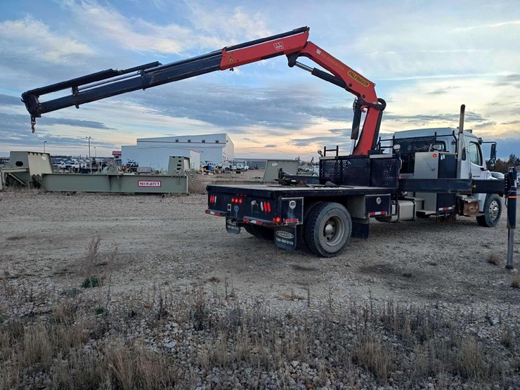 2014-freightliner-m2-106-image-3