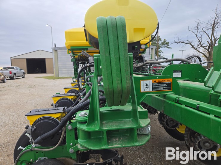 2022-john-deere-1775nt-image-11