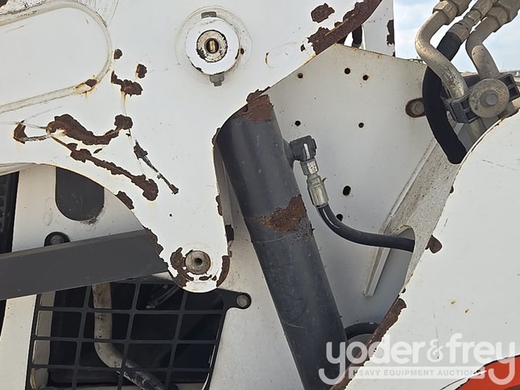 2021-bobcat-t595-image-34