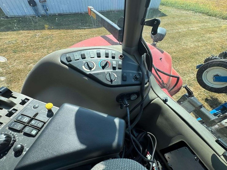 2010-case-ih-245-image-30