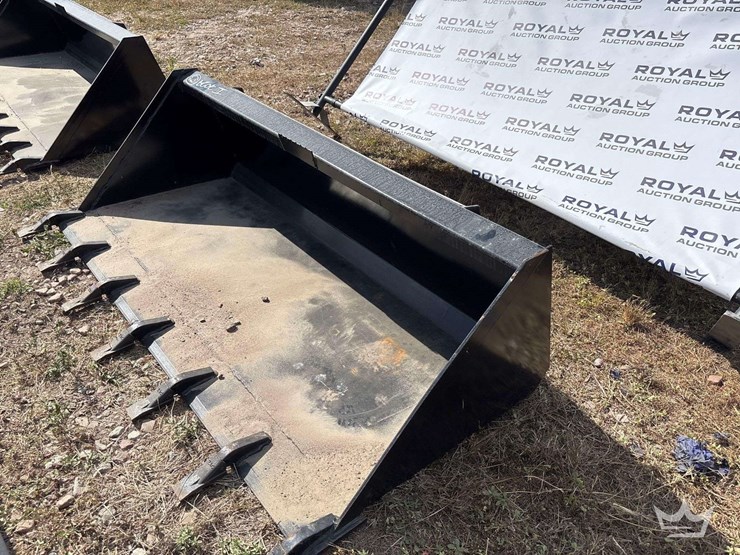 2025-swict-66in-tooth-bucket-skid-steer-attachment-image-2