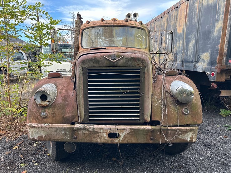 #54-•-1960-international-wrecker-image-2