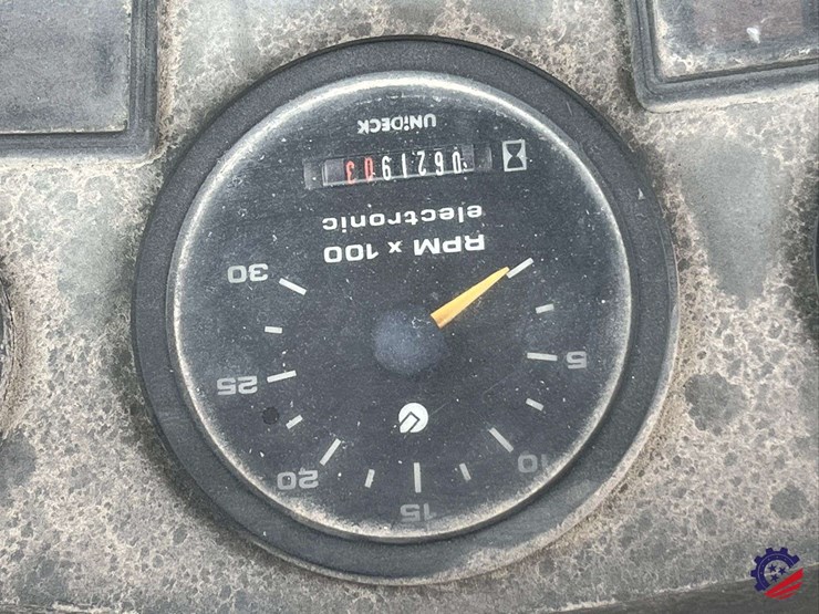 new-holland-575e-image-46