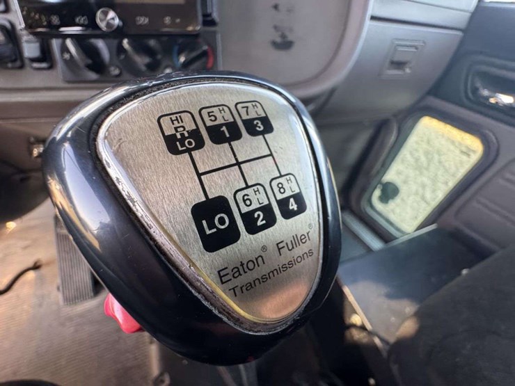 2014-peterbilt-386-image-30