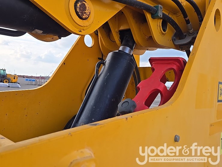 2017-jcb-512-56-image-66