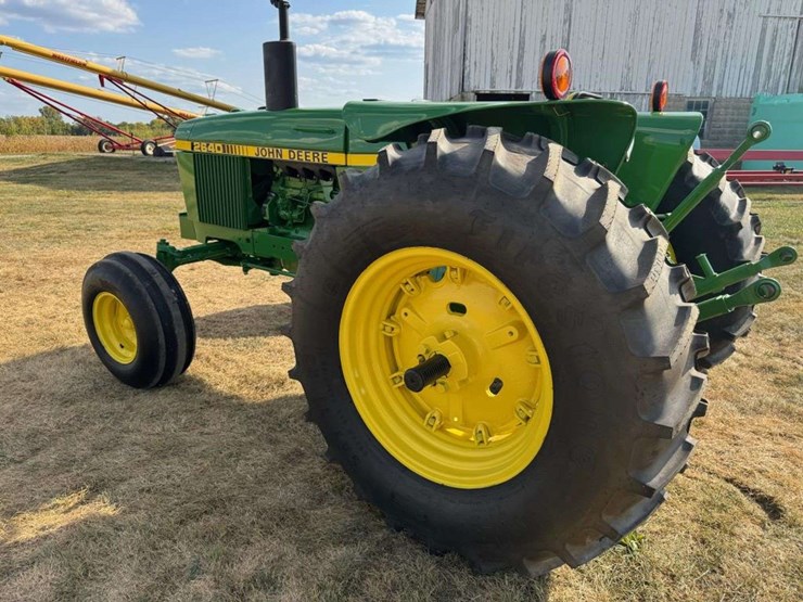 john-deere-2640-image-4