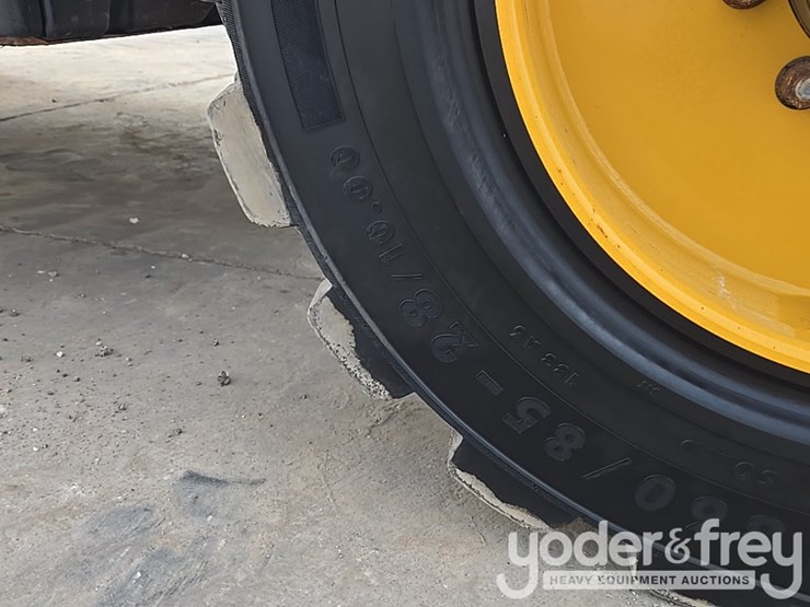 2019-caterpillar-tl1255d-image-36