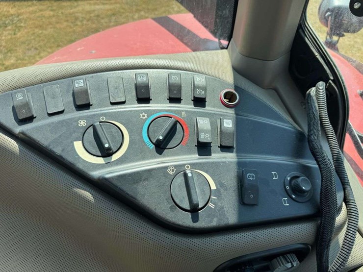 2010-case-ih-245-image-21