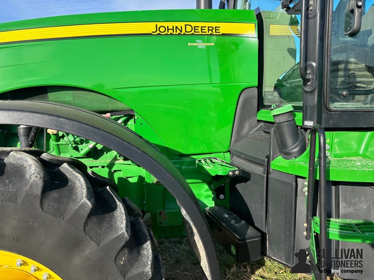 2011-john-deere-8235r-image-16