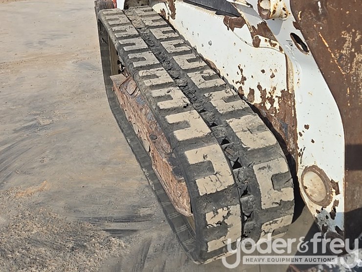 2021-bobcat-t595-image-24
