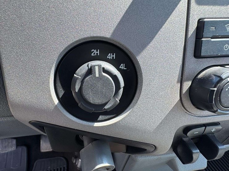 2015-ford-f350-xlt-image-19