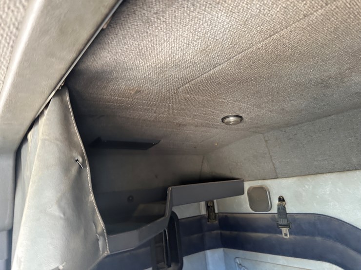 #33701-•-2011-mack-cxu-sleeper-truck-tractor-1m1aw09y4bm013132-image-74