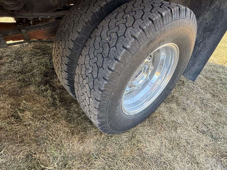 2015-ford-f350-xlt-image-10