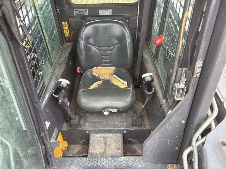 new-holland-c185-image-16