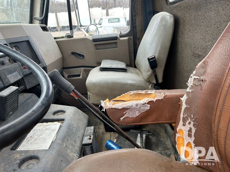 1992-ihc-8100-truck-(cp1306,-unit-431)-image-18