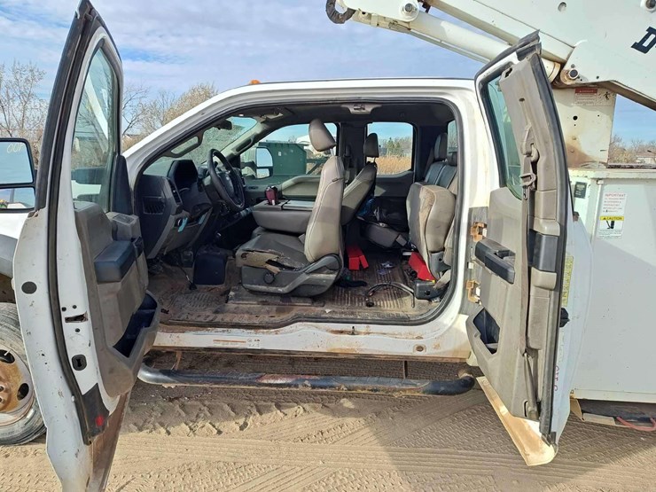 2017-ford-f550-image-18