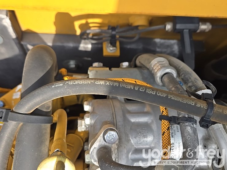 2016-caterpillar-312fgc-image-76