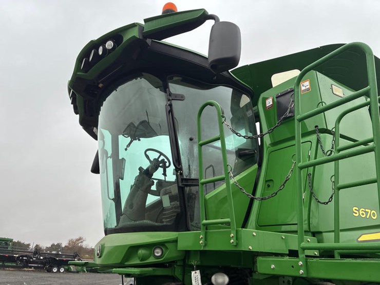 2013-john-deere-s670-image-23
