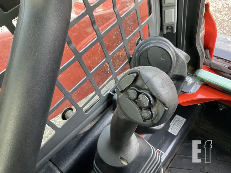 2021-kubota-ssv65-image-18