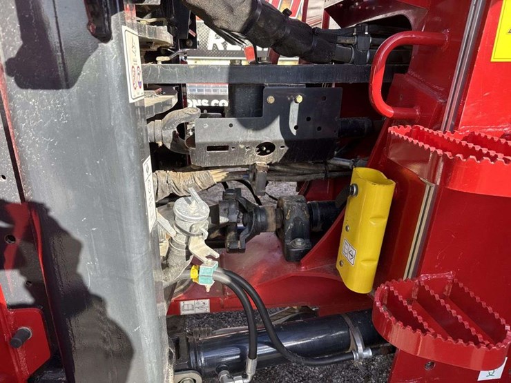 2020-case-ih-420-image-11