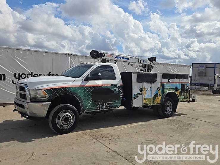 2014-dodge-service-truck-image-1