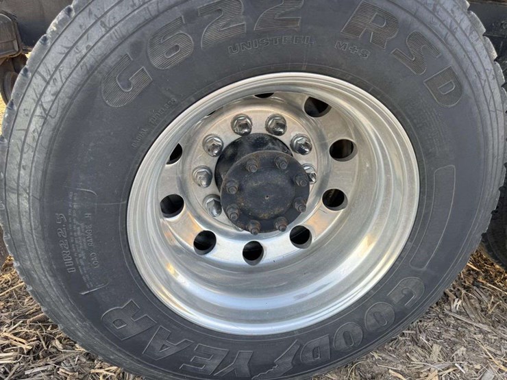 2014-peterbilt-386-image-13