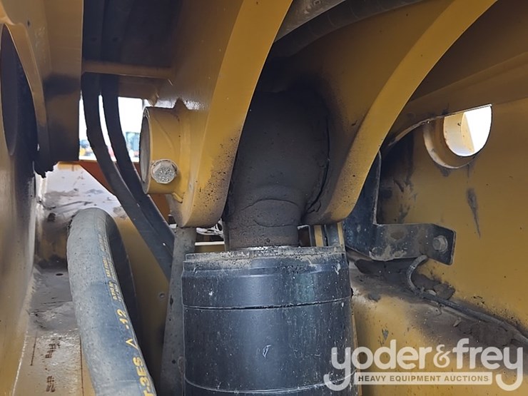 2019-caterpillar-tl1255d-image-68