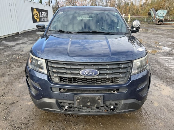 2017-ford-explorer-image-8