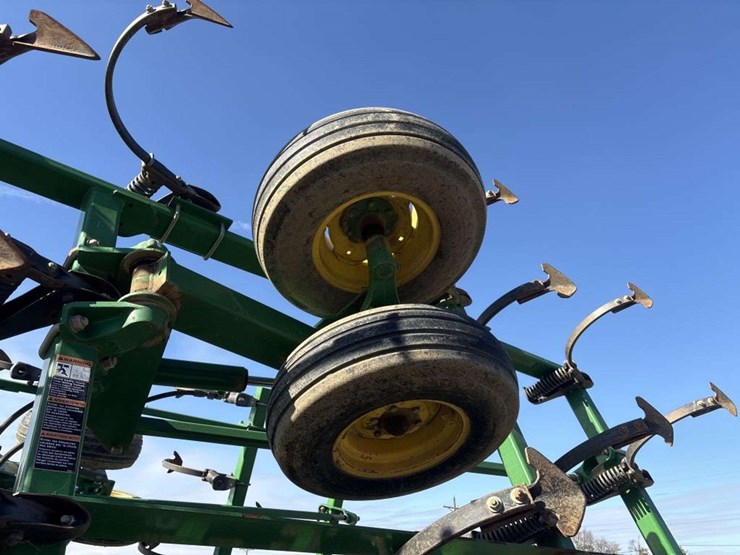 john-deere-2210l-image-24