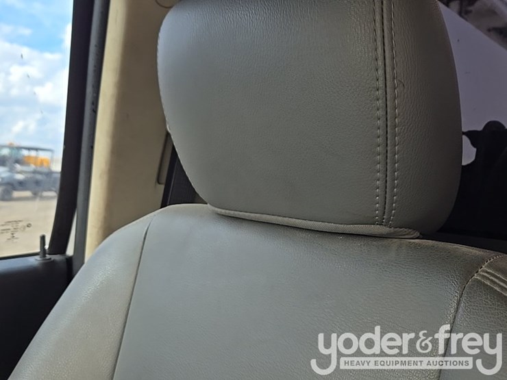 2014-dodge-service-truck-image-94