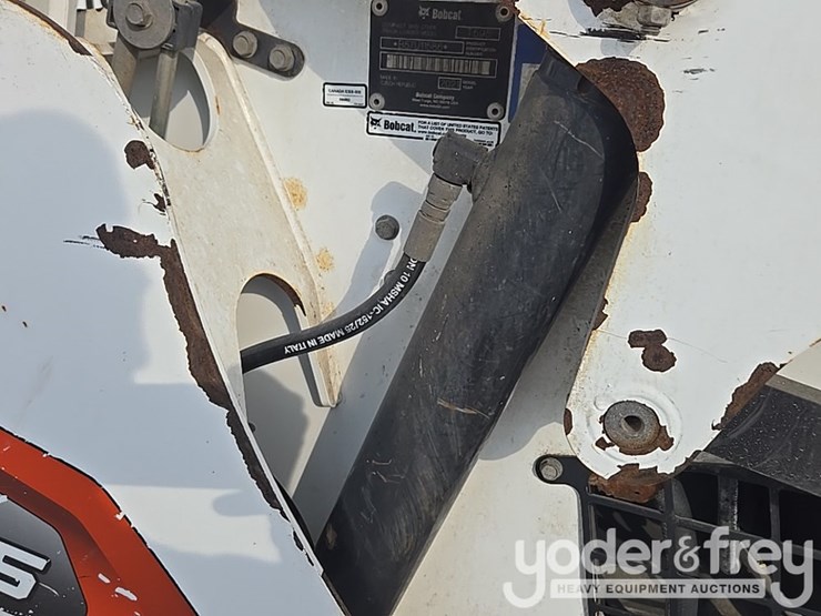 2021-bobcat-t595-image-40