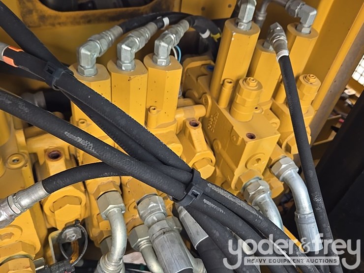 2016-caterpillar-312fgc-image-58