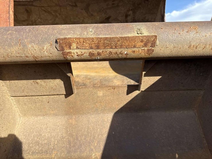 wain-roy-34in-smooth-bucket-for-backhoe-image-3