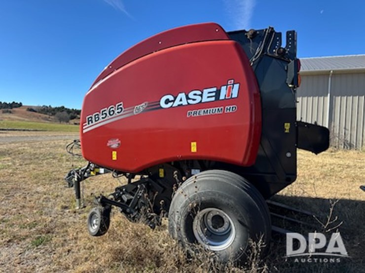 2022-case-ih-rb565-image-1