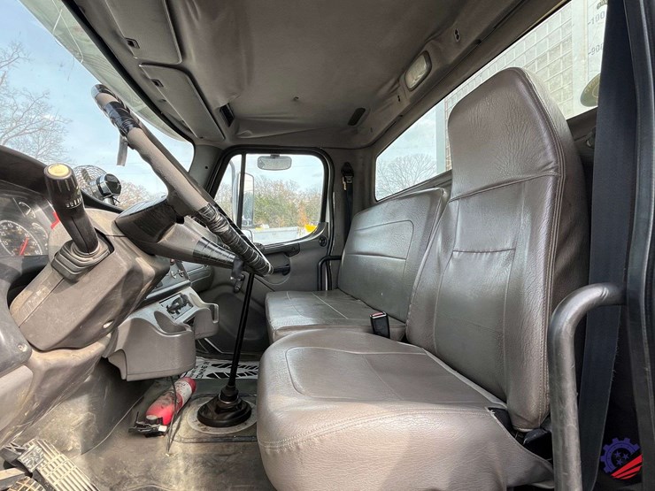 2005-freightliner-m2-business-class-s/a-water-truck-image-60