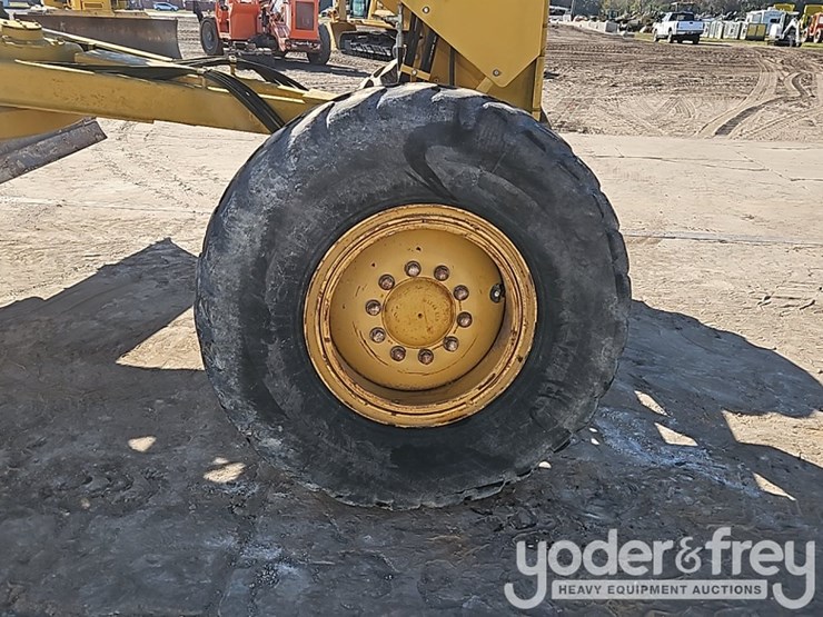 2012-caterpillar-120m-image-12