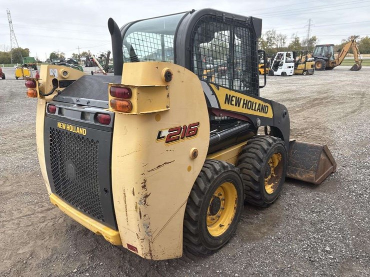 new-holland-l216-image-8